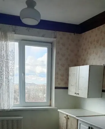 Продаётся 3-х комнатная квартира в районе парка "Строитель". Документы готовы. Донецк