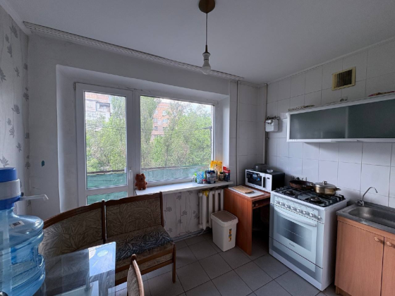 Продажа 3-комнатной квартиры 5/9, в г. Макеевка-центр, м-н Центральный, ориентир Рудничная больница Макеевка