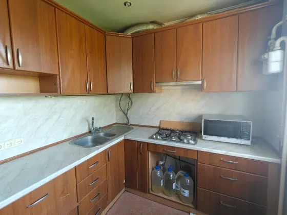 Хорошее состояние 3 к калининский район парк гулливер Донецк