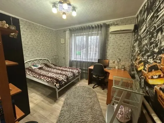 Продам дом в Луганске с мебелью (район 2-го роддома, Аэродромный проезд) Луганск