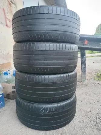 Продаю комплект резины 245 45 18 Донецк