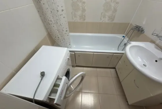 2-комнатная квартира площадью 55кв.м. расположена на 4 этаже в Куйбышевском районе по ул. Панфилова Донецк