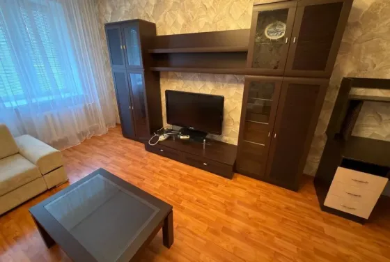 2-комнатная квартира площадью 55кв.м. расположена на 4 этаже в Куйбышевском районе по ул. Панфилова Донецк