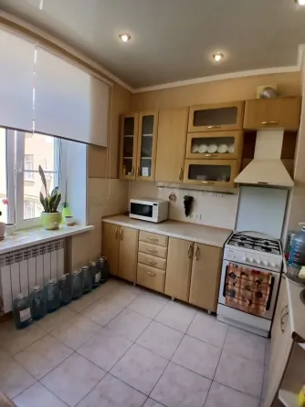 Продается 2 к.квартира сталинка. Мариуполь