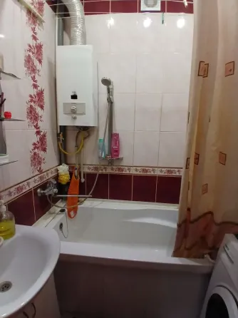 Продается 2 к.квартира сталинка. Мариуполь