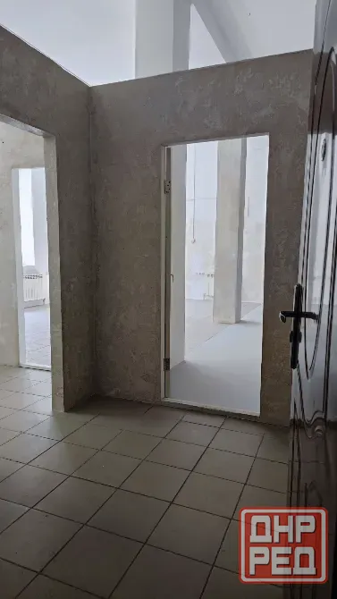 110м2 1 этаж с отд. входом на Бульваре Подводка воды Потолки 4 м возле Дома Правительства Донецк - изображение 3