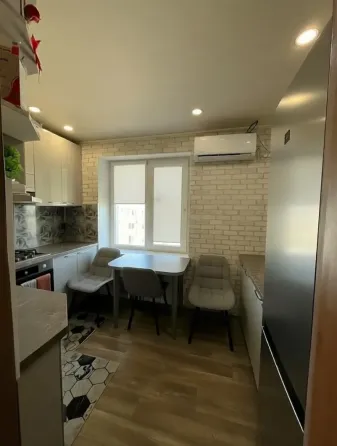 Продается 2-комнатная квартира в Левобережном районе Мариуполь