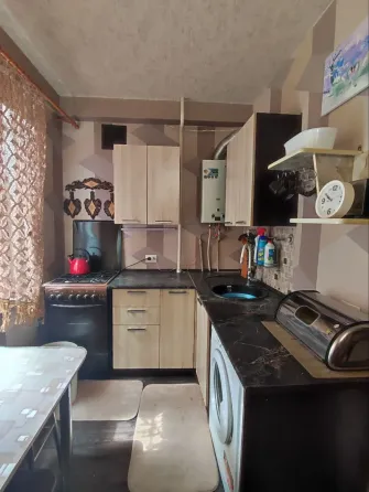 Продам 1 ком. квартиру в Петровском р-не Донецка, ул. Крамарчука, пл. Победы. Донецк