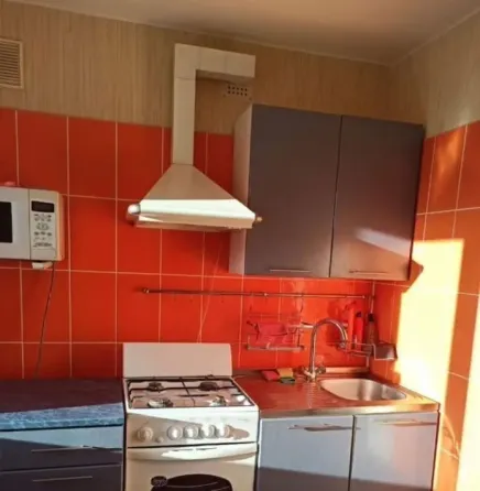 Сдам 2к студию за 18000+ ку свет вода Киевский р-н Донецк сити Донецк