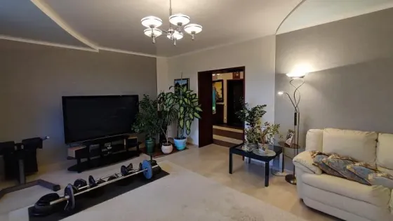 3-комнатная квартира,120м2,5/6,Буденновский р-н,ул.Горностаевская.Цена 12млн Донецк