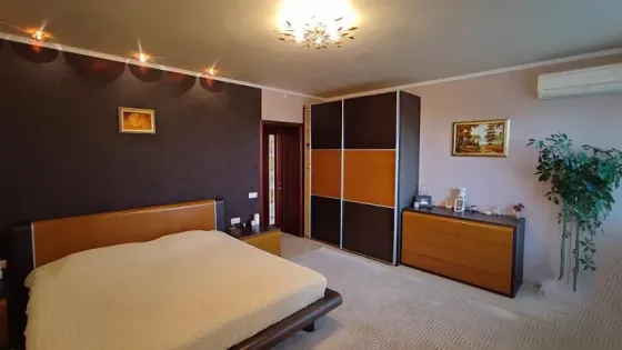 3-комнатная квартира,120м2,5/6,Буденновский р-н,ул.Горностаевская.Цена 12млн Донецк
