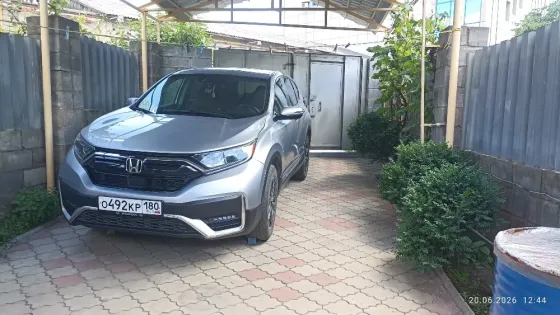 Продам личный автомобиль honda CRV 2020 года или обменяю на авто выше классом с моей доплатой Донецк