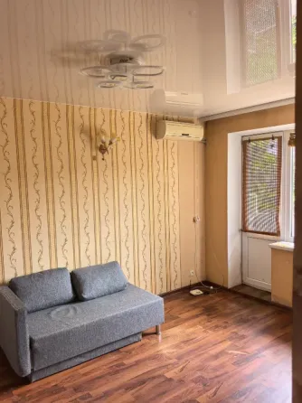 Продам 1комнатную квартиру в Торезе Торез