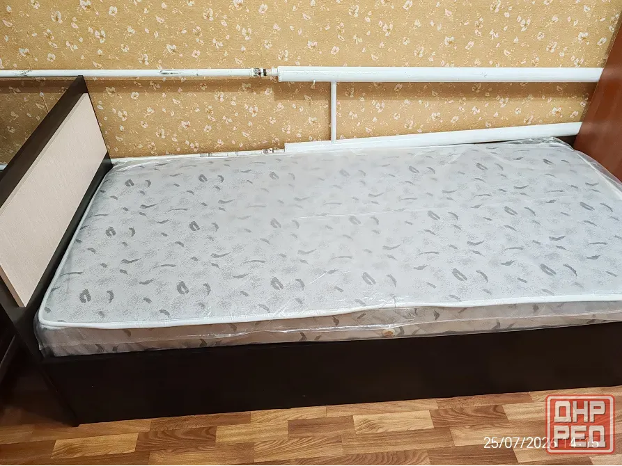 Продам кровать с матрасом Донецк - изображение 1