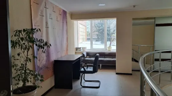 Офисное помещение 1200 м.кв ,Калининский р-н,Донецк Донецк