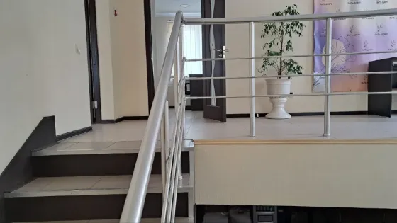 Офисное помещение 1200 м.кв ,Калининский р-н,Донецк Донецк