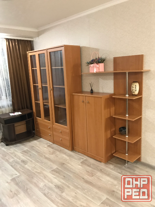 Сдам 1ком от собственника крупногабаритная с ремонтом центр Текстильщика 1 эт ,все есть ,бойлер Донецк - изображение 1