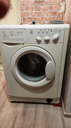 Продам стиральную машину Indesit б/у Донецк