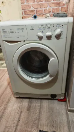 Продам стиральную машину Indesit б/у Донецк