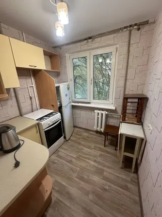 1-комнатная квартира,32м2,2/5,Ворошиловский р-н,Набережная,кафе Ракушка.Цена 5млн Донецк