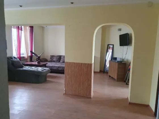 Продается крупногабаритная 3 комнатная квартира (мкр. Цветочный), г. Донецк Донецк
