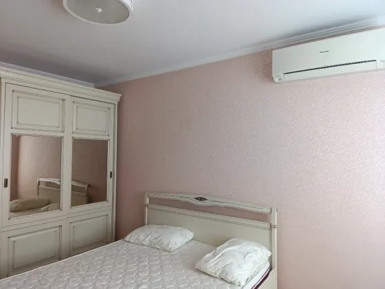 Продаётся 2к.кв. в самом центре г. Донецк на пр. Театральном Донецк