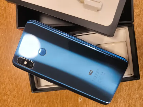 Xiaomi Mi 8 6/64 синий Донецк