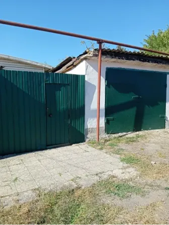 Продам 4 к. квартиру на земле Ленинский р-н Донецк