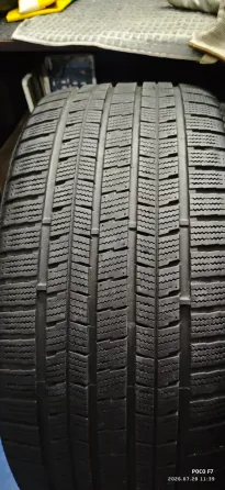Продам 2 зимнии шины R20 Донецк