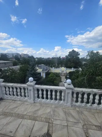 Дом 365м2 городок Пархоменко Луганск