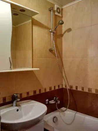 сдаётся 1к квартира улица петровского 105а. Донецк