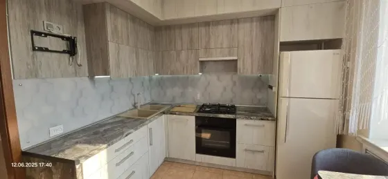 Продам 3 к. Освобождения Донбасса/ Челюскинцев "Детский мир" Донецк