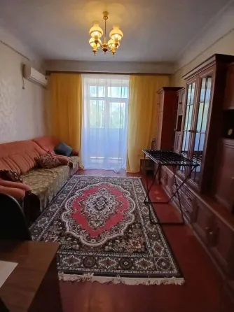 Продаётся 2 к квартира - сталинка. Мариуполь