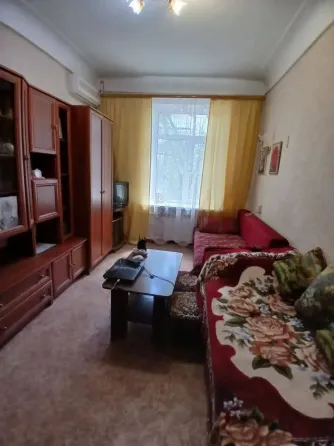 Продаётся 2 к квартира - сталинка. Мариуполь