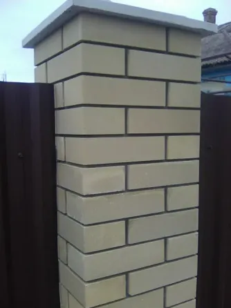 Кладка кирпича. Каменщик. Мариуполь