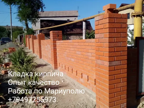 Кладка кирпича. Каменщик. Мариуполь