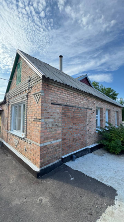 Предлагаем вашему вниманию продажу дома 6 комнат г. Торез Торез