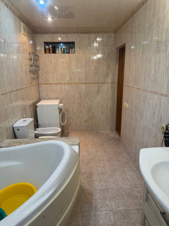 Продам отличную 4к кв 140м Донецк