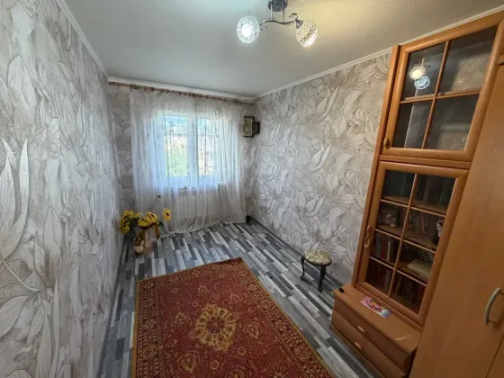 Продам 2-х ком. кв., 5/5 эт., 44 м.кв. - Макеевка, квартал Шахтерский, Даки Макеевка