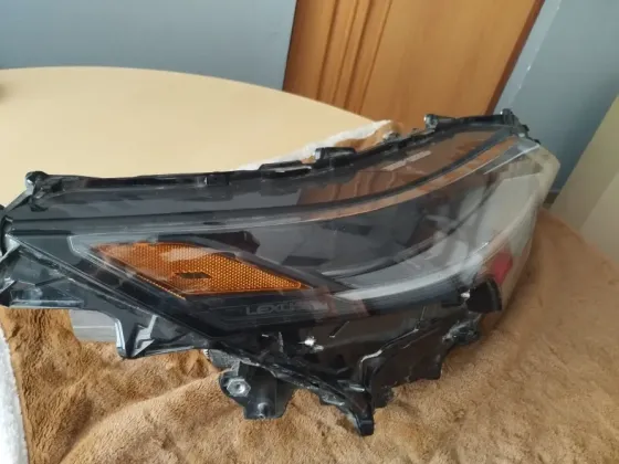Передняя фара на Lexus Макеевка