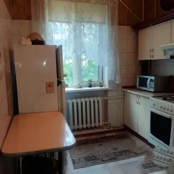 Продам 2 комнатную квартиру пл.Бакинских комиссаров Донецк