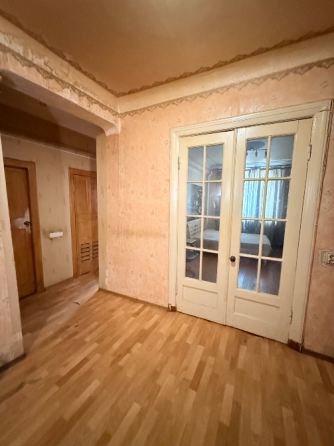 Продам 2 ком.сталинку в центре Макеевка