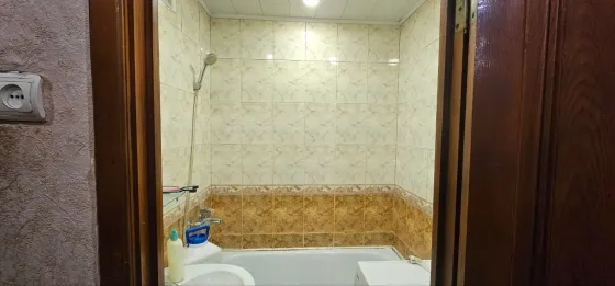 Продам 3 к. кв. 3/9 улица Аравийская, Ленинский р-н Донецк