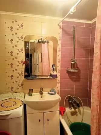 Продам 2х комнатную крупногабаритную квартиру в Калининском р-не Донецк