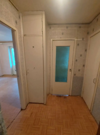 1к.кв. ул. Пархоменко 30/15/8 кв.м. , 2/9 эт., под ремонт Донецк