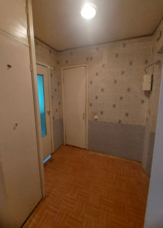 1к.кв. ул. Пархоменко 30/15/8 кв.м. , 2/9 эт., под ремонт Донецк