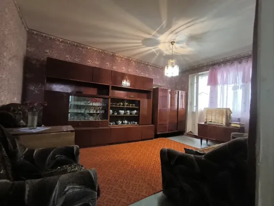 Продам 2х ком квартиру.мкр Зелёный.5этаж .район аллеи Макеевка