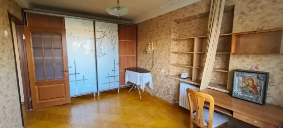 продам 2х комн. квартиру на цирке Донецк