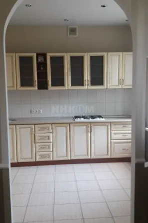 Продам 1к ул. Челюскинцев 18 Центр Луганск
