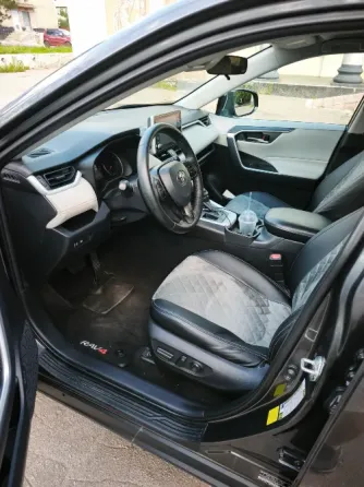 Продам Toyota RAV4 2019 Идеальное состояния Макеевка